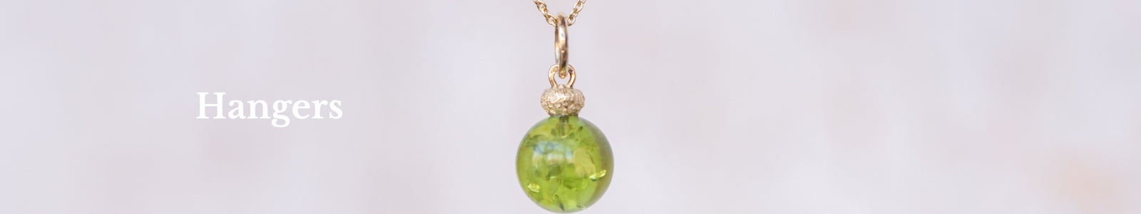 Hangers met of zonder edestenen van hoogkwalitatieve edelmetalen. Handgemaakt en ontworpen met een twist van moedernatuur.