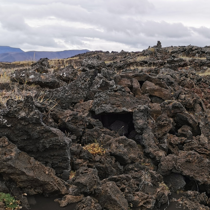 Inspiratiefoto van Lava landschap Ijsland rotsen ruw stoer contrast voor Lava sieraden ringen goud en zilver door Goudsmederij Goedbloed handgemaakt en ontwerp