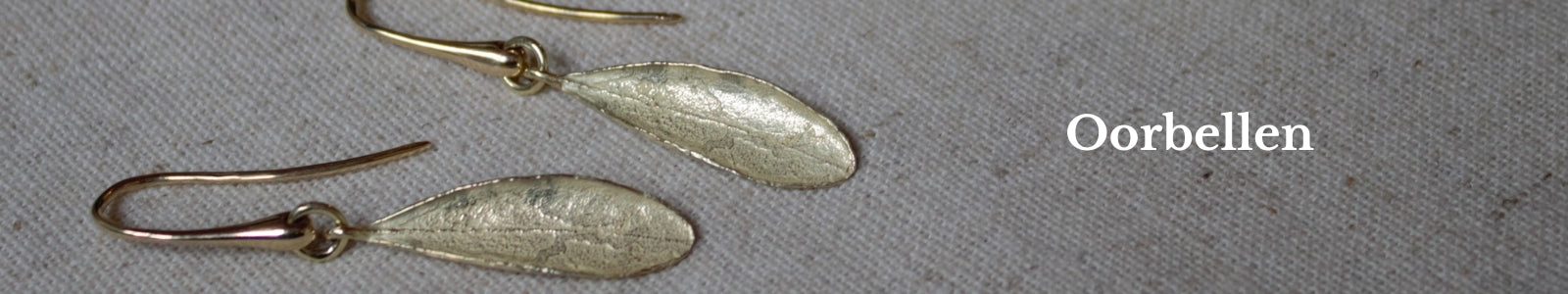 Handgemaakte oorbellen met hoogkwalitatieve edelmetalen, edelstenen en parels met een natuurlijke twist. 