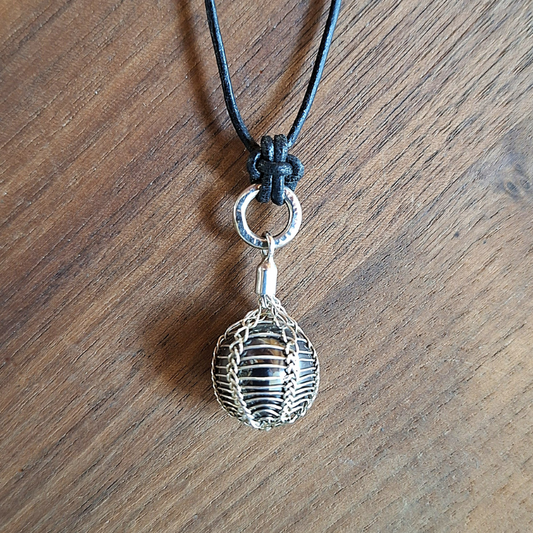 925 Zilveren Dragonstail hanger met Hematiet. Een hanger gemaakt met een oude sieraden techniek. Handgemaakt door Goudsmederij Goedbloed.
