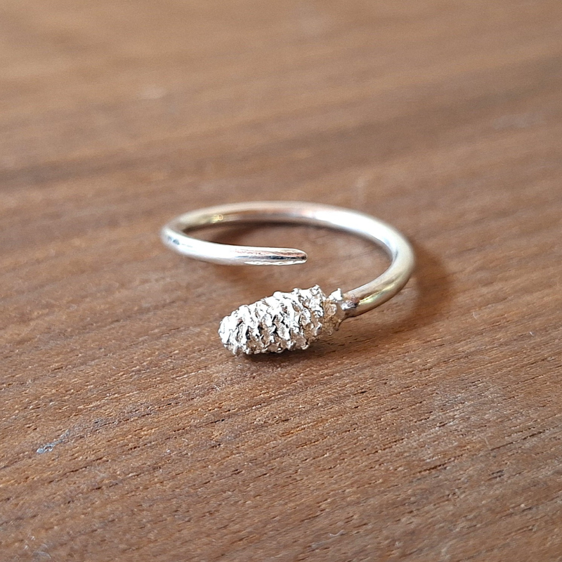 Zilveren forest elsje slagring, handgemaakt en organisch ontwerp.door Goudsmederij Goedbloed