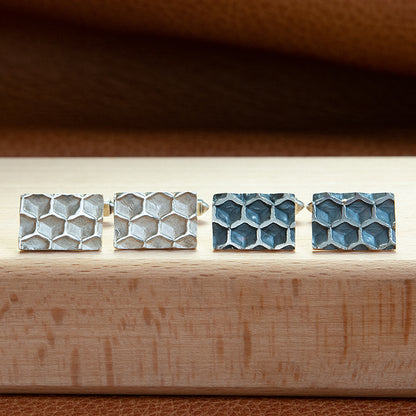 925 Zilveren honingraat manchetknopen. Zwart of wit zilveren variant. handgemaakte manchet knopen uit de Honey collectie van Goudsmederij Goedbloed.