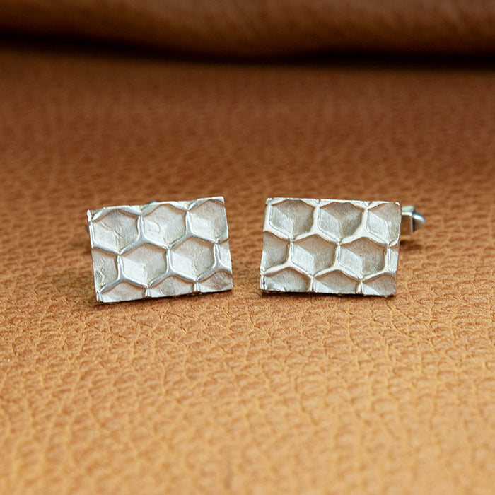 925 Zilveren honingraat manchetknopen. Zwart of wit zilveren variant. handgemaakte manchet knopen uit de Honey collectie van Goudsmederij Goedbloed.