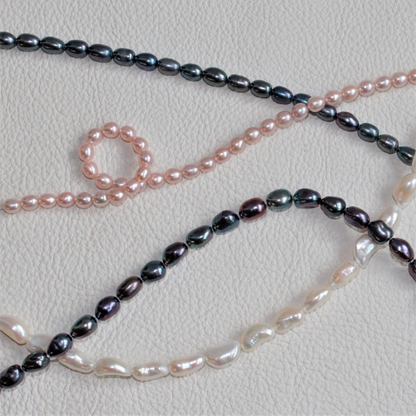 Parel collier met 14k gouden sluiting. Keuze uit diverse soorten en kleuren parels.  Uit de Classic collectie van Goudsmederij Goedbloed.