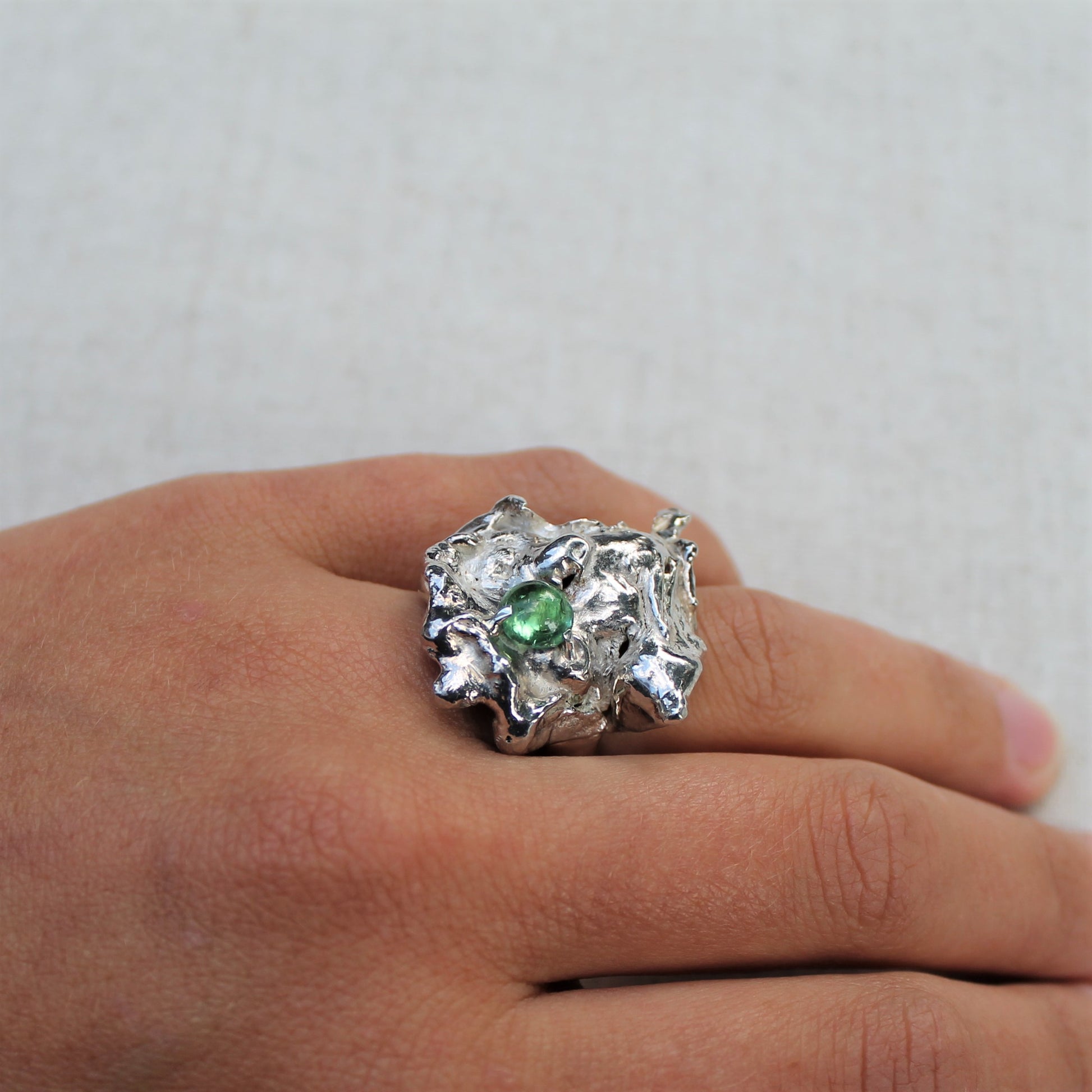 925 Zilveren ring met Toermalijn. Unieke zilveren ring uit de Lava collectie van Goudsmederij Goedbloed.