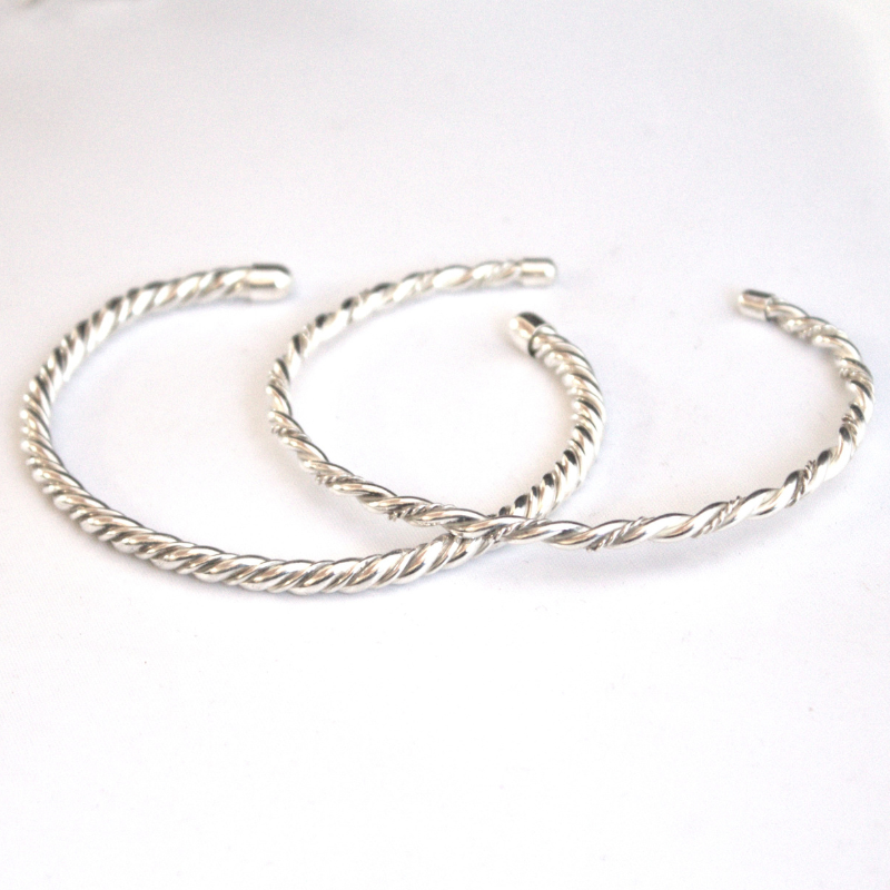 Zilveren armbanden Forged viking van getordeerd rond draad handgemaakt door Goudsmederij Goedbloed