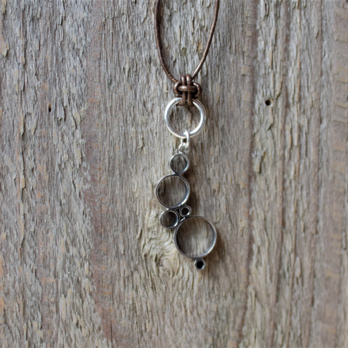 Kleine Forest Woodstock hanger van Zilver 925 handgemaakt door Goudsmederij Goedbloed